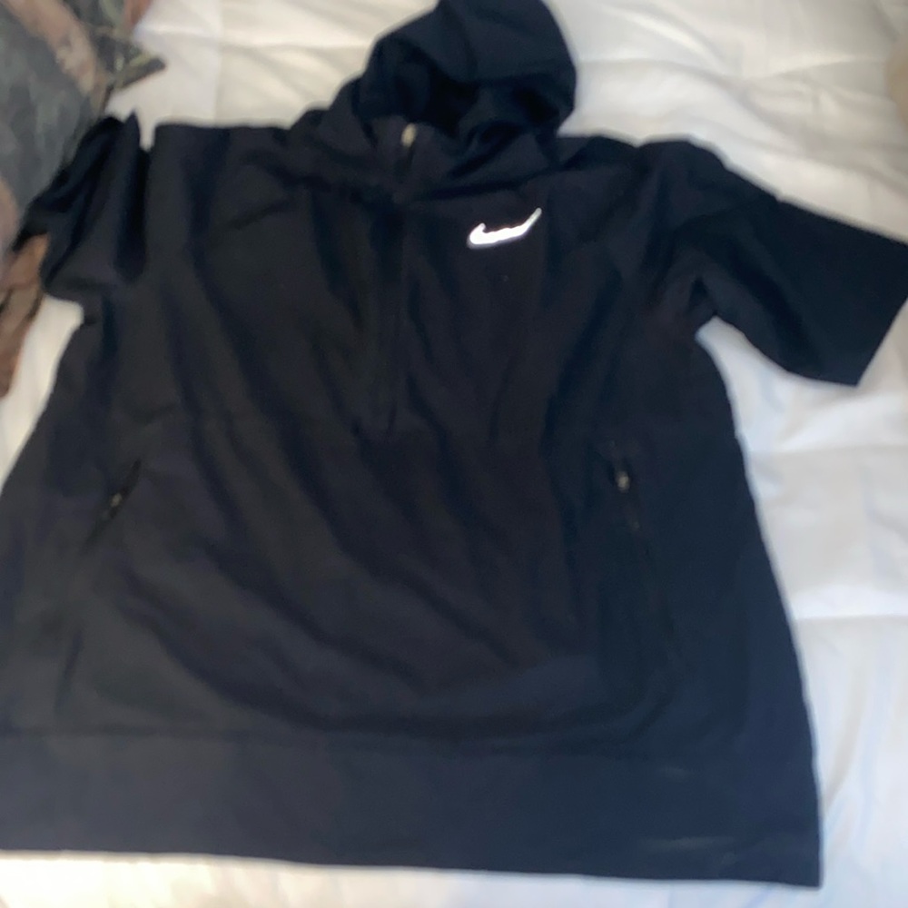 Hooded shirt with zipper